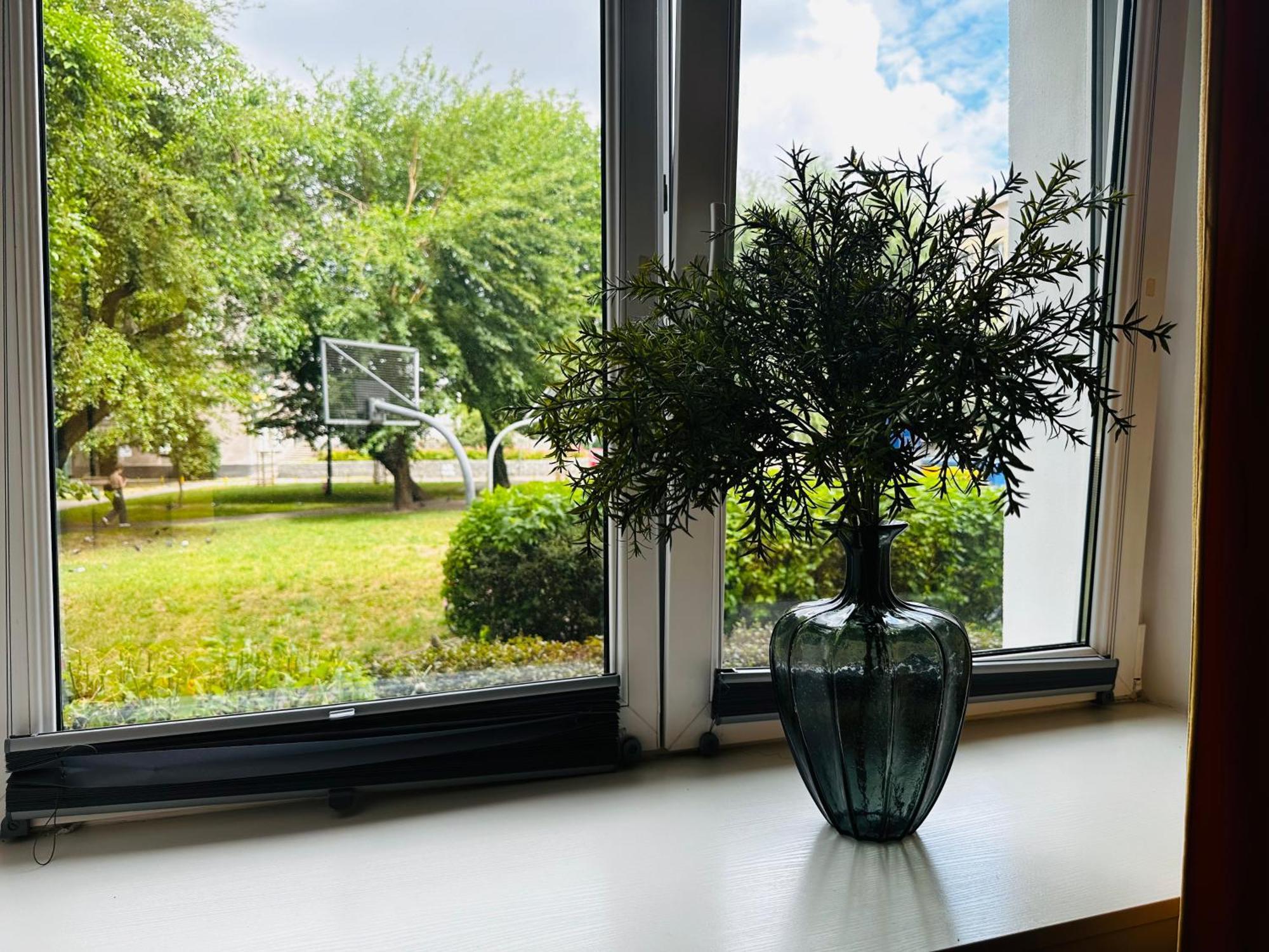 Luxury 4-Bedroom Apartment In Centre - Self-Check In & Fast Wifi Warsaw Exterior photo